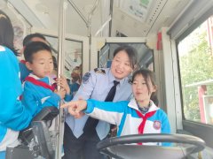 <strong>从心护行 平安“童”行 ——西安公交平</strong>